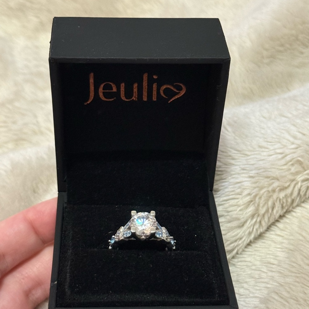 Jeulia aquamarine ring 29 stones